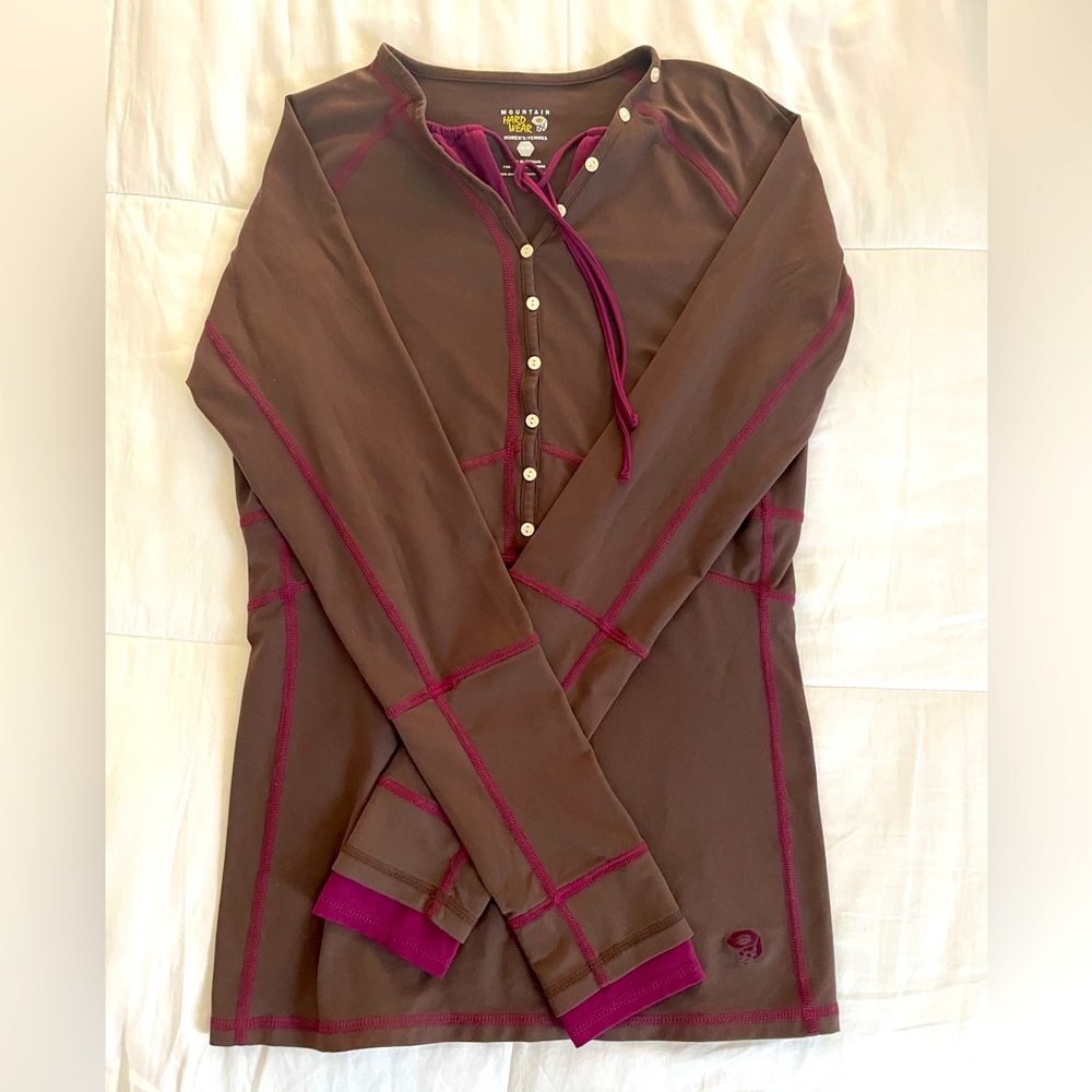 Mountain Hardware Women’s long sleeve shirt size medium